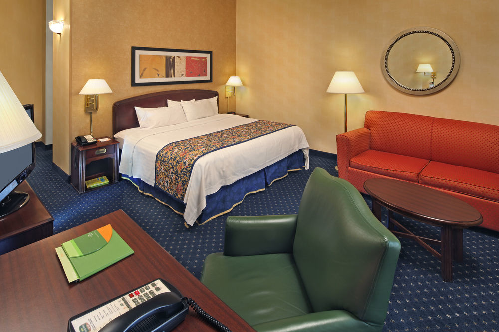 Отель Courtyard By Marriott Норидж Номер фото
