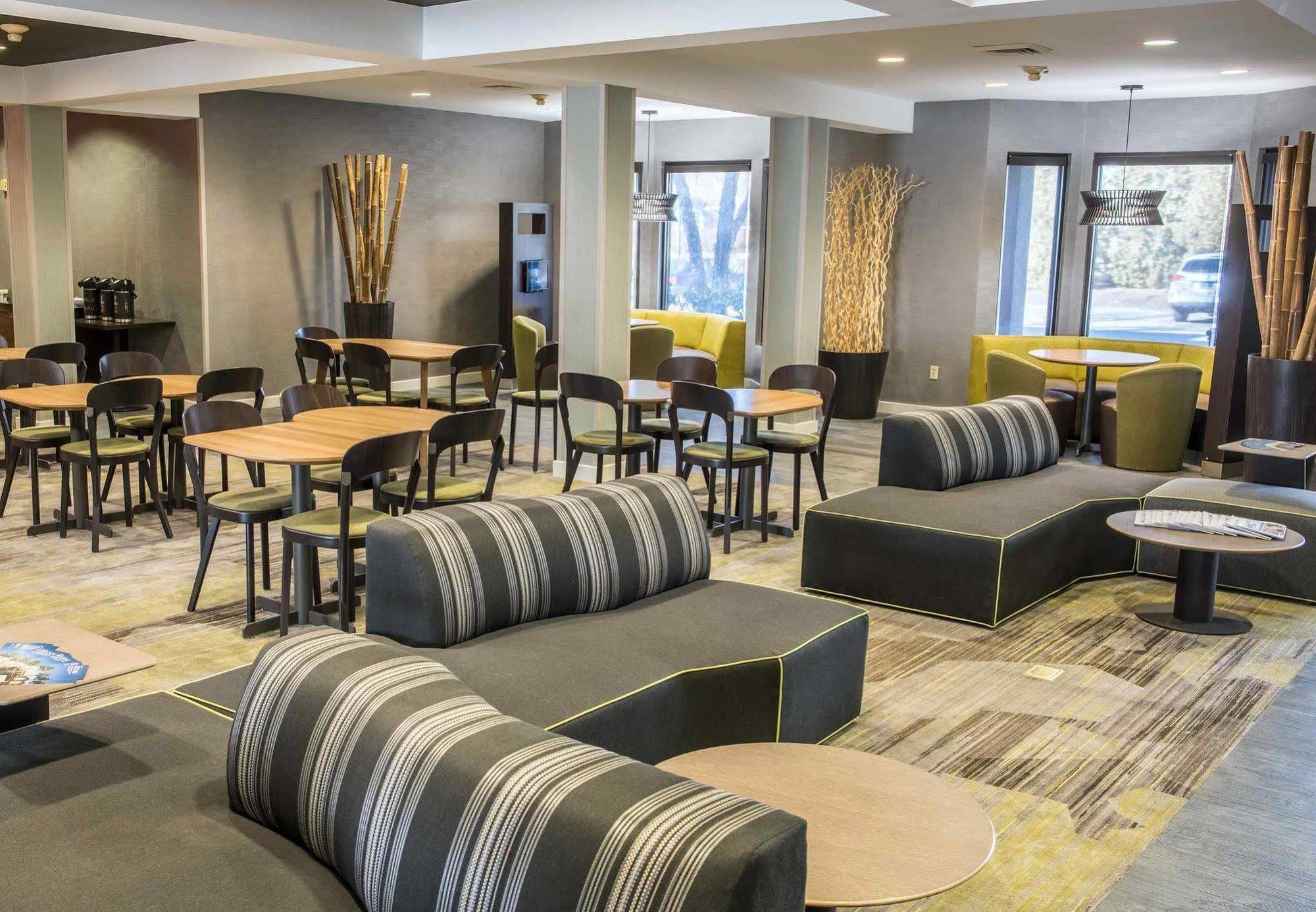 Отель Courtyard By Marriott Норидж Экстерьер фото
